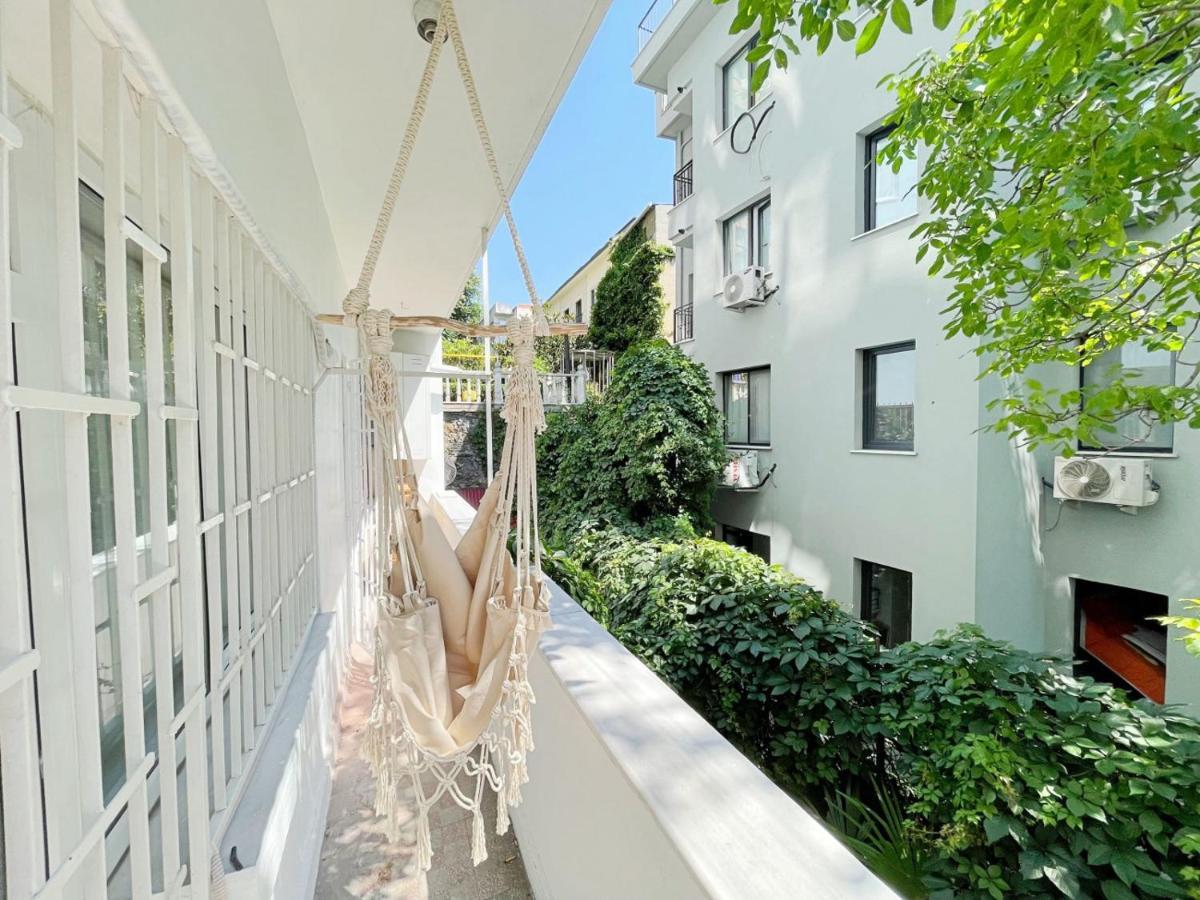 Apartment With Balcony Close To Taksim In Cihangir Istanbul Eksteriør billede